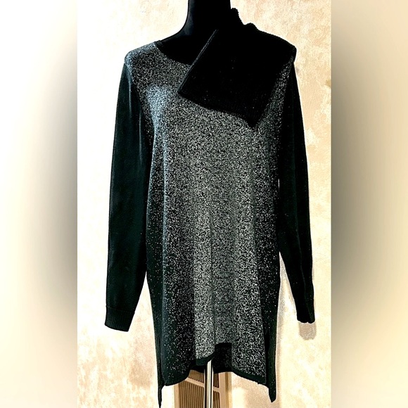Black & Silver Women's Sweater with Detachable Collar - Picture 1 of 11